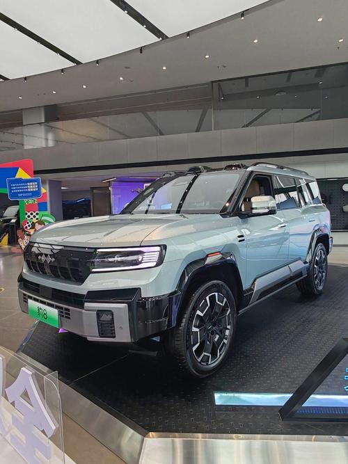 成都183比亚迪方程豹硬派越野的爆款，英菲尼迪35周年与你共成长